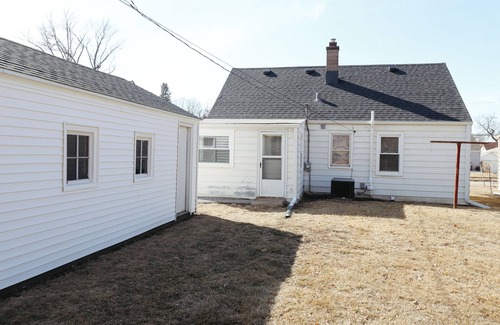 South Central Omaha House | Centrally located in Omaha, close to downtown, major attractions, freeways.