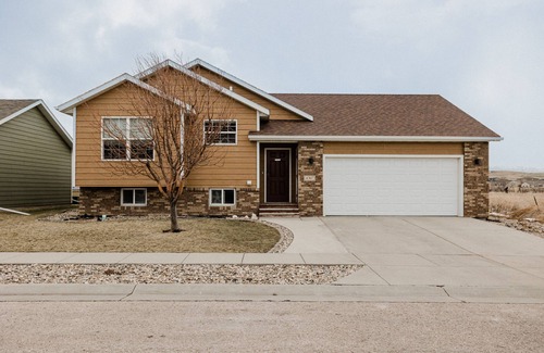 Rapid City House | Centrally located in the beautiful Black Hills - 5 min from downtown Rapid City.
