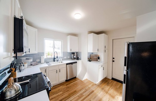 Barnum House | Centrally Located!. King Beds! Everything Downtown Denver has to offer! HOT TUB!