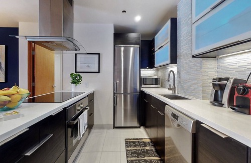 Westwood Condo | Centrally Located Modern Luxury, Walking Distance to UCLA, Westwood