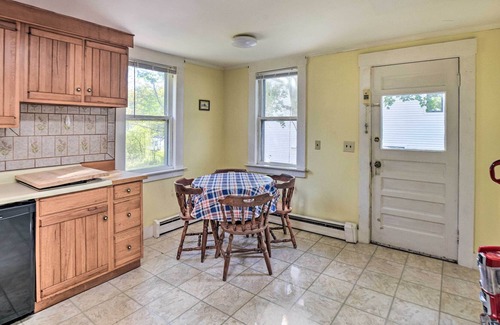 Meredith Apartment | Centrally Located Meredith Apt: Walk to Lakes