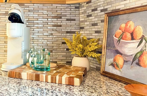 Memphis House | Centrally located mid-century gated rancher!
