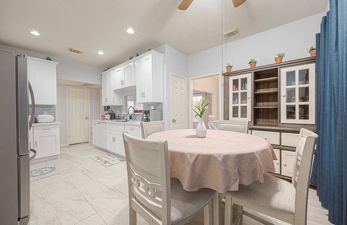 Clear Lake House | Centrally located! Minutes from Bay Brook Mall and NASA!