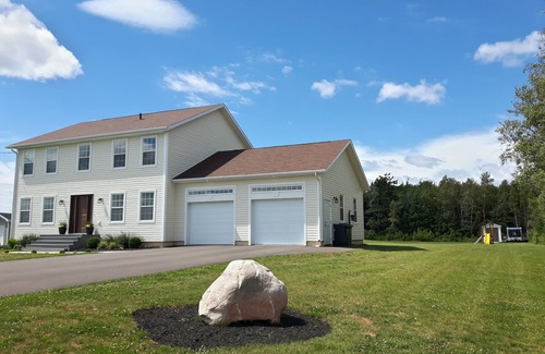 Lot 16 House | Centrally located, Modern Home, New Mattresses 2020