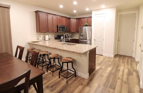 Dupont House | Centrally located modern Denver home