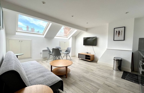 Addison Apartment | Centrally located morden apartment! Market, Underground, Mall within 5 min walk