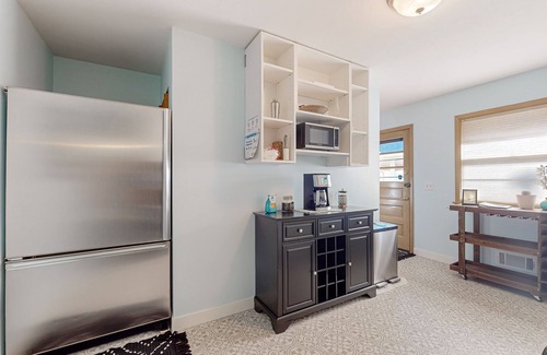 Fulton House | Centrally located near shopping & restaurants w/gas fireplace, wifi