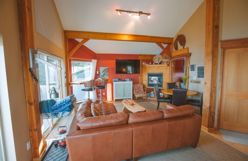 West Sechelt Apartment | Centrally located on British Columbia's beautiful Sunshine Coast