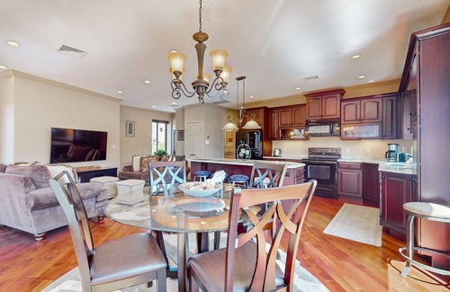 Gloucester Apartment | Centrally located open concept apartment with parking, central AC, & W/D