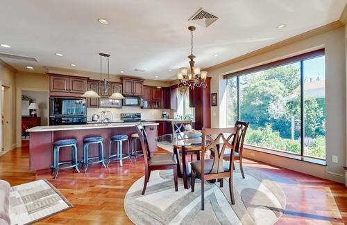 Gloucester Apartment | Centrally located open concept apartment with parking, central AC, & W/D