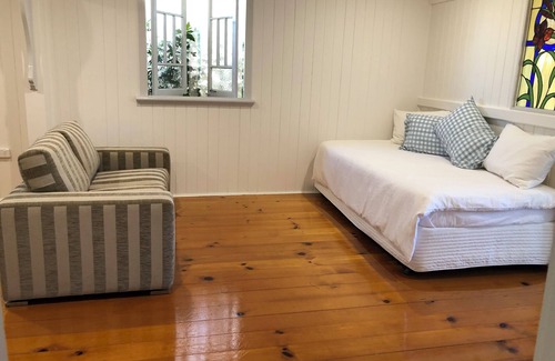 Walkervale House | Centrally located, pet friendly with a pool.