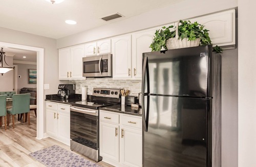 Palm River Estates House | Centrally Located/Sleeps 10/Heated Pool