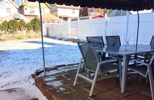 Squirrel Hill South House | Centrally located Sweet Townhouse with large backyard