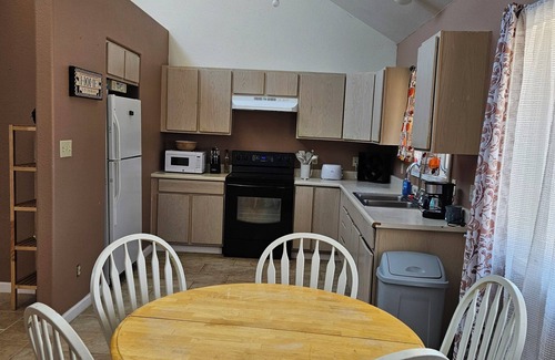 Espanola House | Centrally-located, sweeping mountain views!
