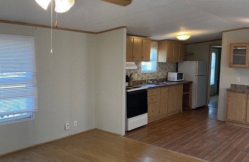 Hollister House | Centrally located to all North Florida Hot spots