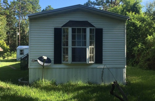 Hollister House | Centrally located to all North Florida Hot spots