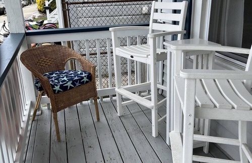 North End House | CENTRALLY LOCATED TOWNHOME IN THE HEART OF OCNJ! CLOSE TO EVERYTHING!