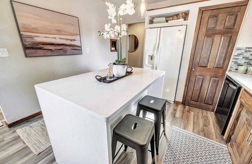 Green Bay House | Centrally Located Two Bedroom Home in Green Bay Near Lambeau!