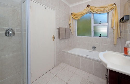 Eastcliff House | Centrally located two bedroom apartment in prime location