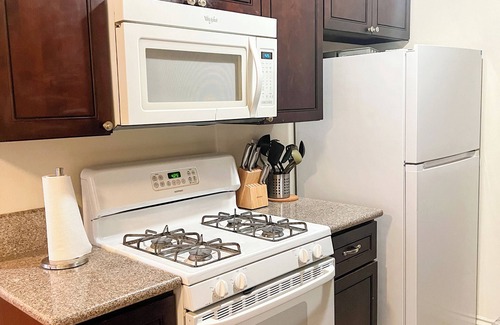 West Los Angeles Apartment | Centrally located UCLA Condo