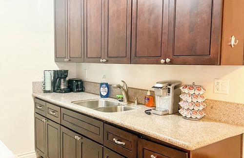 West Los Angeles Apartment | Centrally located UCLA Condo