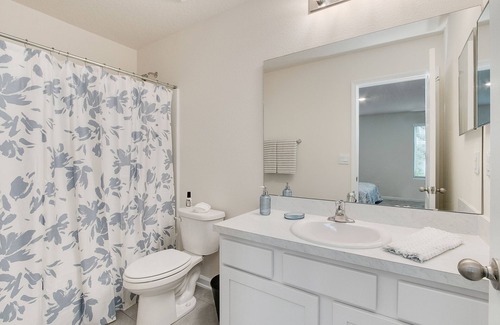 Baymeadows House | Centrally Located Townhome! Minutes from Beaches and downtown!
