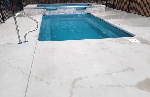 Canyon Lake House | Centrally Located Vacation Rental with 7 B/R and 7 private bathrooms and Pool