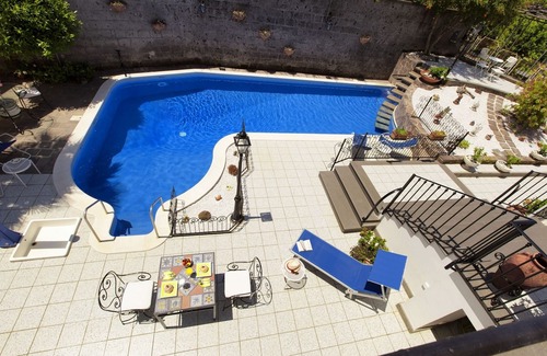 Sorrento Villa | Centrally located villa with private pool and air-con, wi-fi for up to 14 people