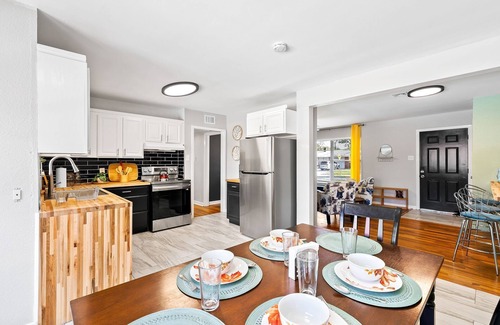 Shearer Hills - Ridgeview House | Centrally Located with Private pool, King Beds, Gameroom, and Outdoor Play.