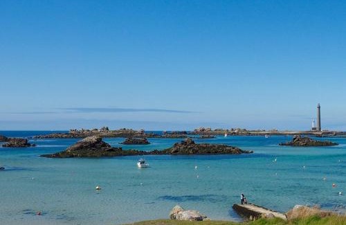 Plouguerneau Apartment | Centre bourg, spacieux duplex classé 3 étoiles, Plages à 5 min