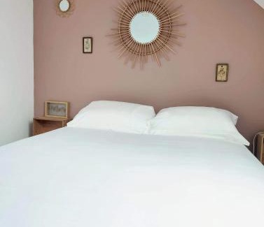 Plouguerneau Apartment | Centre bourg, spacieux duplex classé 3 étoiles, Plages à 5 min