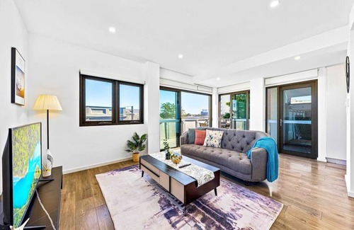 Newtown Apartment | Centre of Newtown 1 BED APT Masterpiece Holiday