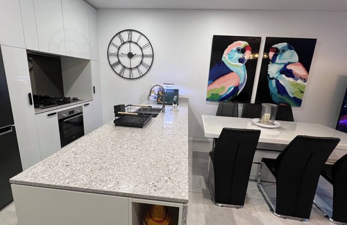 Waterloo Apartment | Centre of town