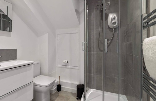 Exeter Apartment | Centre Point Studio - Short Stays UK