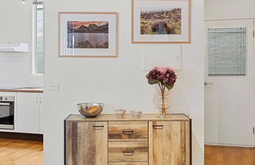 Hobart Central Business District Apartment | Centre Stage Stroll to the Waterfront