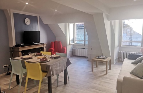 Besancon Old Town Apartment | Centre Ville Historique - Calme - les Mots Bleus