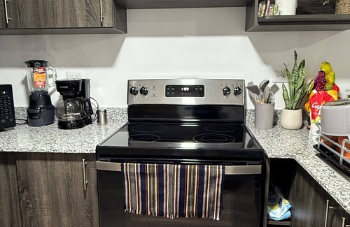 Zona 12 Apartment | Cerca del aeropuerto con vistas a los volcanes, cerca de todo!