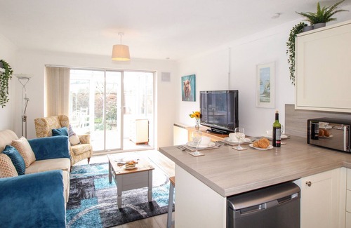 Cerne Abbas Cottage | CERNE VIEW, pet friendly, with a garden in Cerne Abbas
