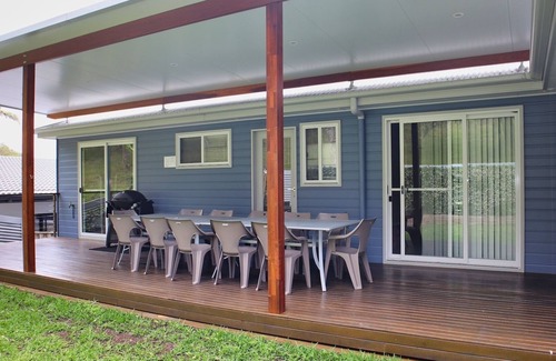 Blueys Beach House | Cerulean Blue Combo PLUS, 7 bedrooms walk to cafes and beach