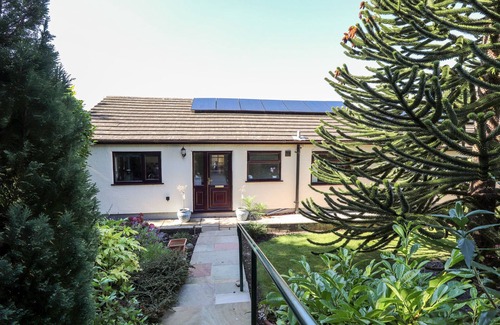 Dyserth House | CESAIL Y MYNYDD, family friendly, with hot tub in Dyserth