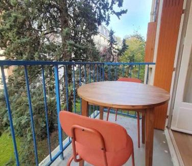 Chantiers Apartment | Château 5 min avec balcon et un Stationnement gratuit