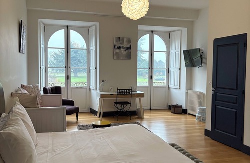 Baune Hotel | Château de Briançon, The Originals Relais