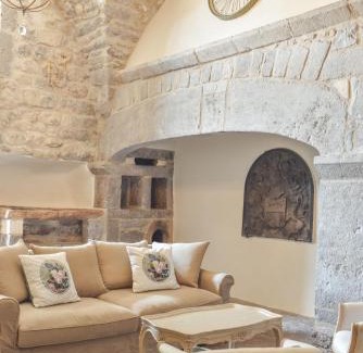 Ruoms House | Château De Chaussy