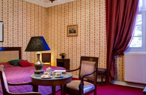 Saint-Etienne-de-Chigny Hotel | Château De Beauvois - La Maison Younan