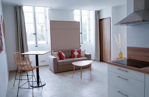 Villeneuve-les-Avignon Apartment | Château de l'insolas