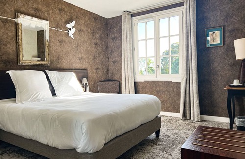 Chaintre Hotel | Château de La Barge