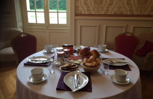 Parigne-lʼEveque Bed & Breakfast | Château de Montbraye