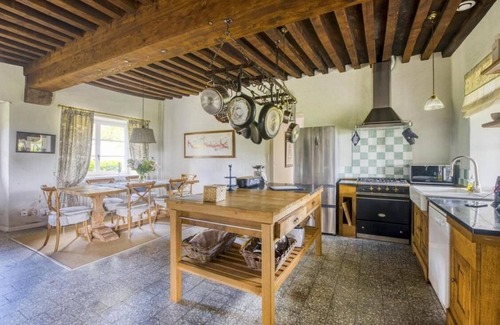 Poil Bed & Breakfast | Château de Villette