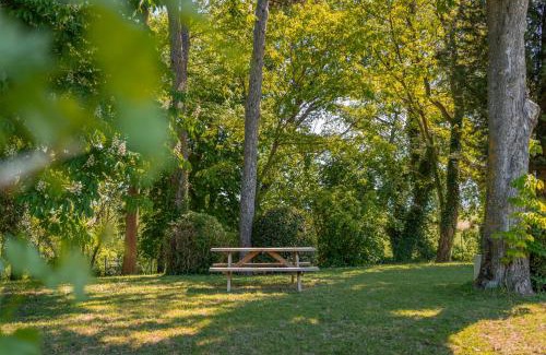 Saint-Gervais-sur-Roubion Bed & Breakfast | Château de Marrets