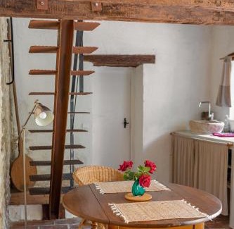 Saint-Gervais-sur-Roubion Bed & Breakfast | Château de Marrets